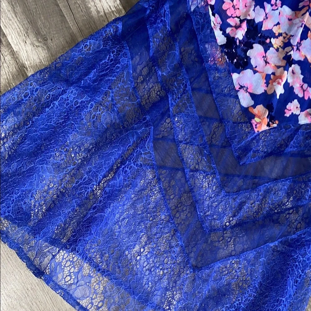 Vibrant Floral Dress with Blue Lace Accents D - Picture 3 of 4